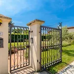 Pallina With Pool - Happy Villa