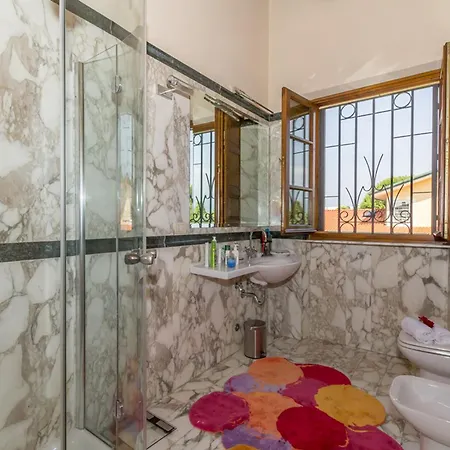 Pallina With Pool - Happy Massarosa